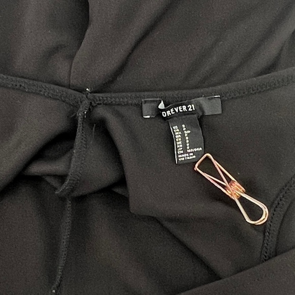 Forever 21 Black V-Neck Short Sleeve Mini Skater Dress Size Small Women’s - Picture 2 of 5